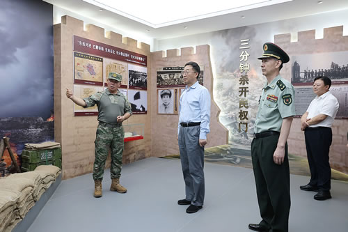 刘宁视察1.jpg